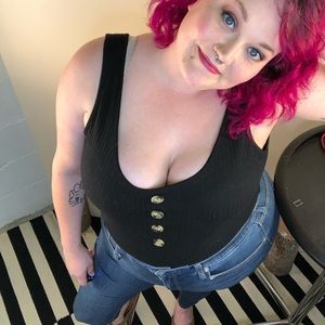 Meet your Posher, Joi